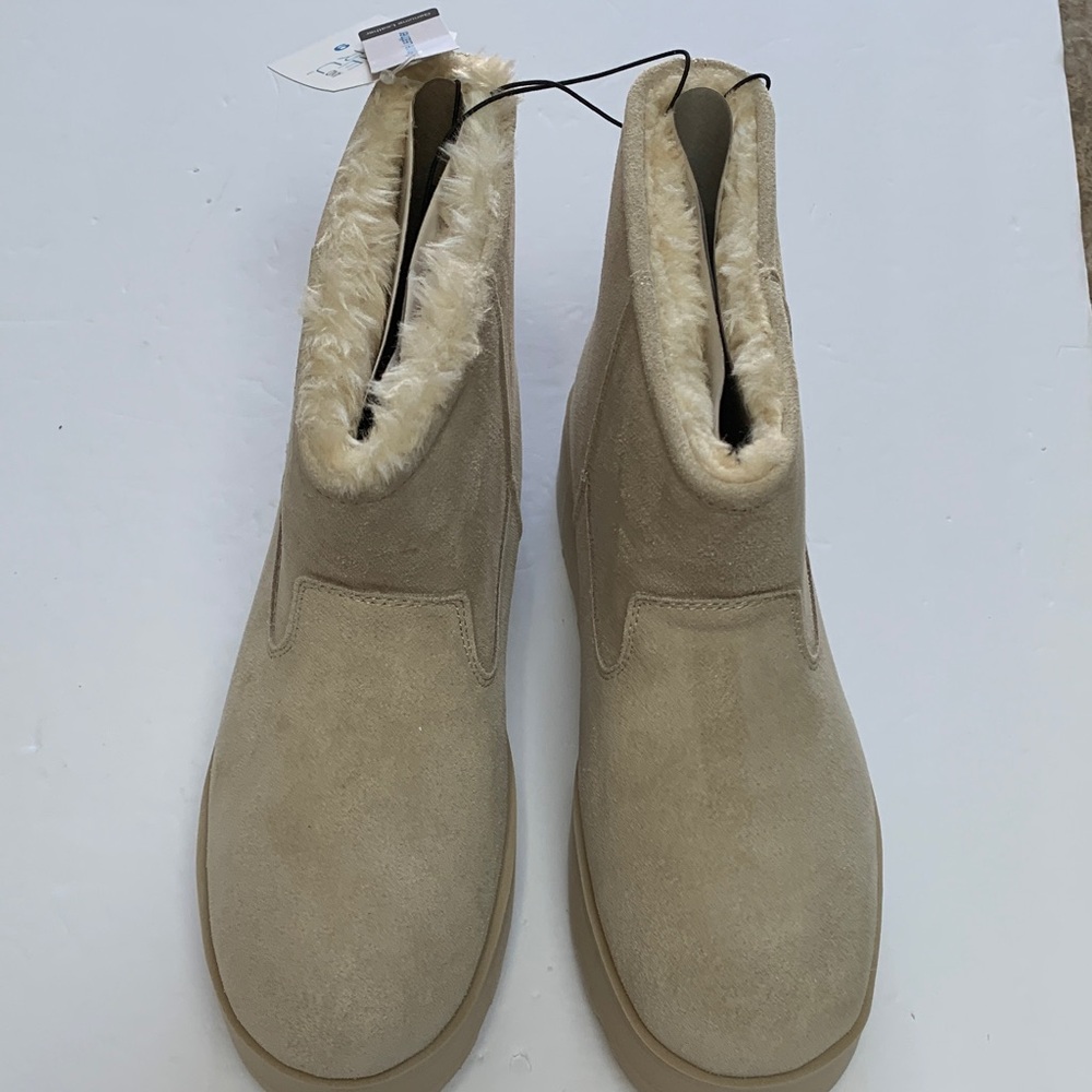 Time and Tru Genuine Leather Winter Boots for Women. Size:9 Brand New with Tags.